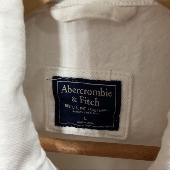 White distressed Abercrombie and Fitch Jean jacket - Picture 4 of 10